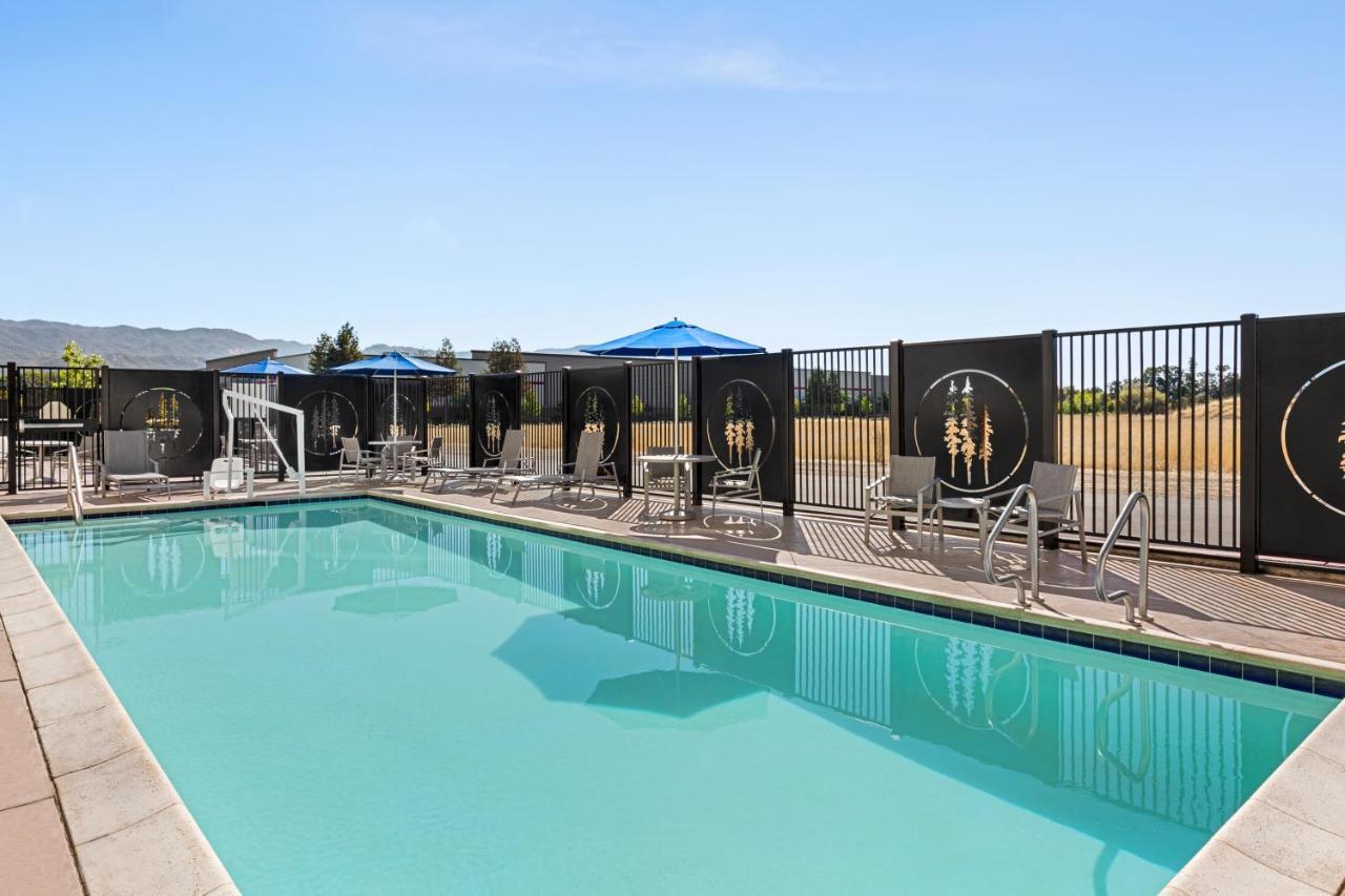 Holiday Inn Express & Suites - Ukiah By Ihg Zewnętrze zdjęcie